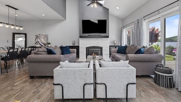 Smart TV, fireplace, stereo