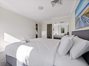 3 bedrooms, iron/ironing board, WiFi, bed sheets - Surfside 1—An Unforgettable Yallingup Experience (Yallingup)
