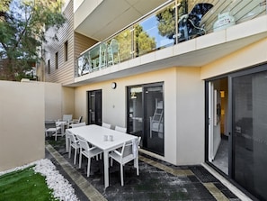 Outdoor dining - Surfside 1—An Unforgettable Yallingup Experience (Yallingup)