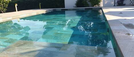 Piscine extérieure, piscine chauffée