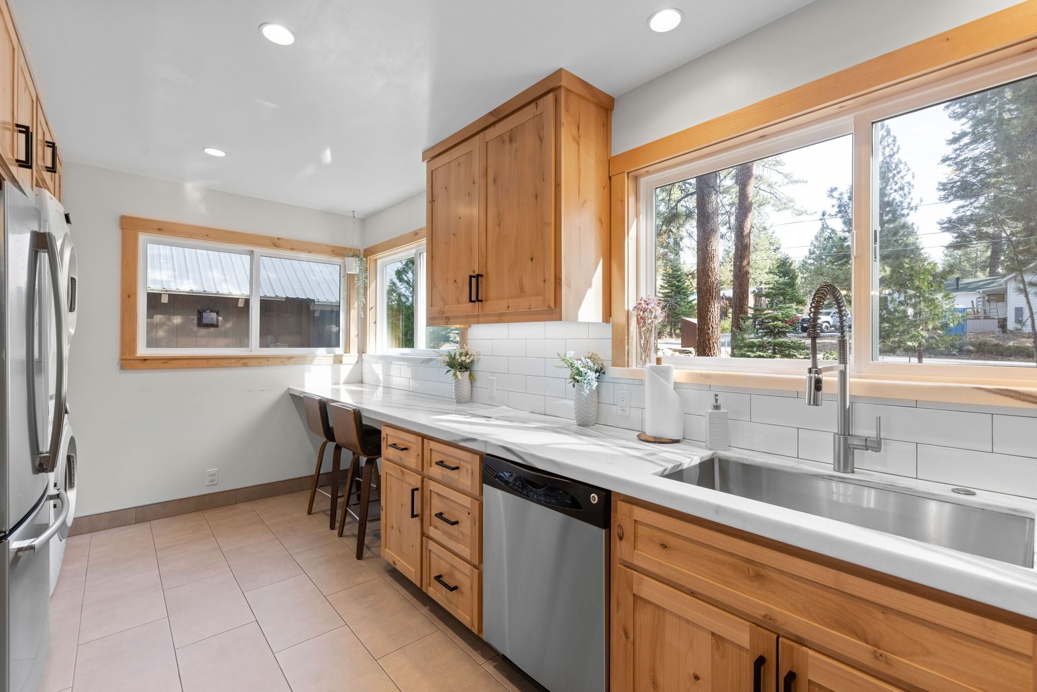 冰箱、微波炉、烤箱、炉灶