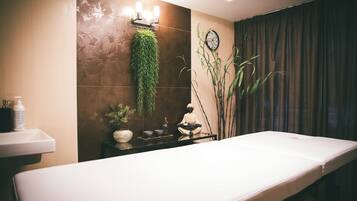 Sauna, steam room, Turkish bath, body treatments, aromatherapy