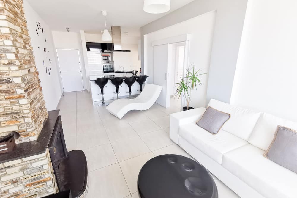 Mackenzie Seaview Paradise
