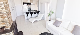 Mackenzie Seaview Paradise