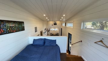 1 bedroom, desk, free WiFi, bed sheets