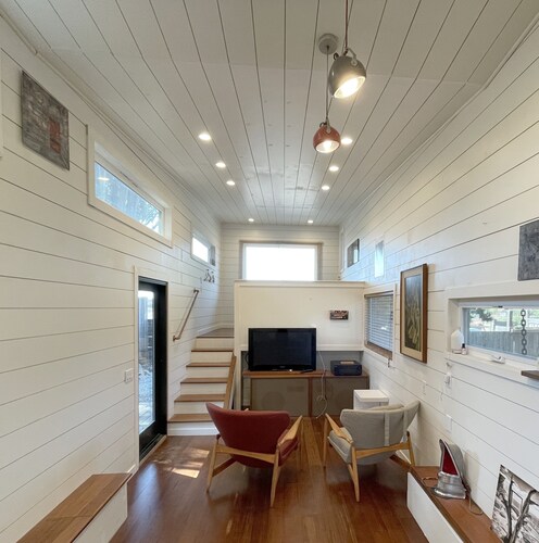  Ocean View, Self/ck in Gallery Guesthouse gallery w/t deck & private parking
