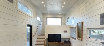 Ocean View, Self/ck in Gallery Guesthouse gallery w/t deck & private parking