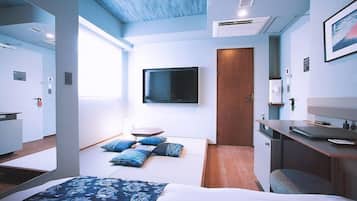 Junior Double or Twin Room | Down comforters, in-room safe, desk, blackout drapes