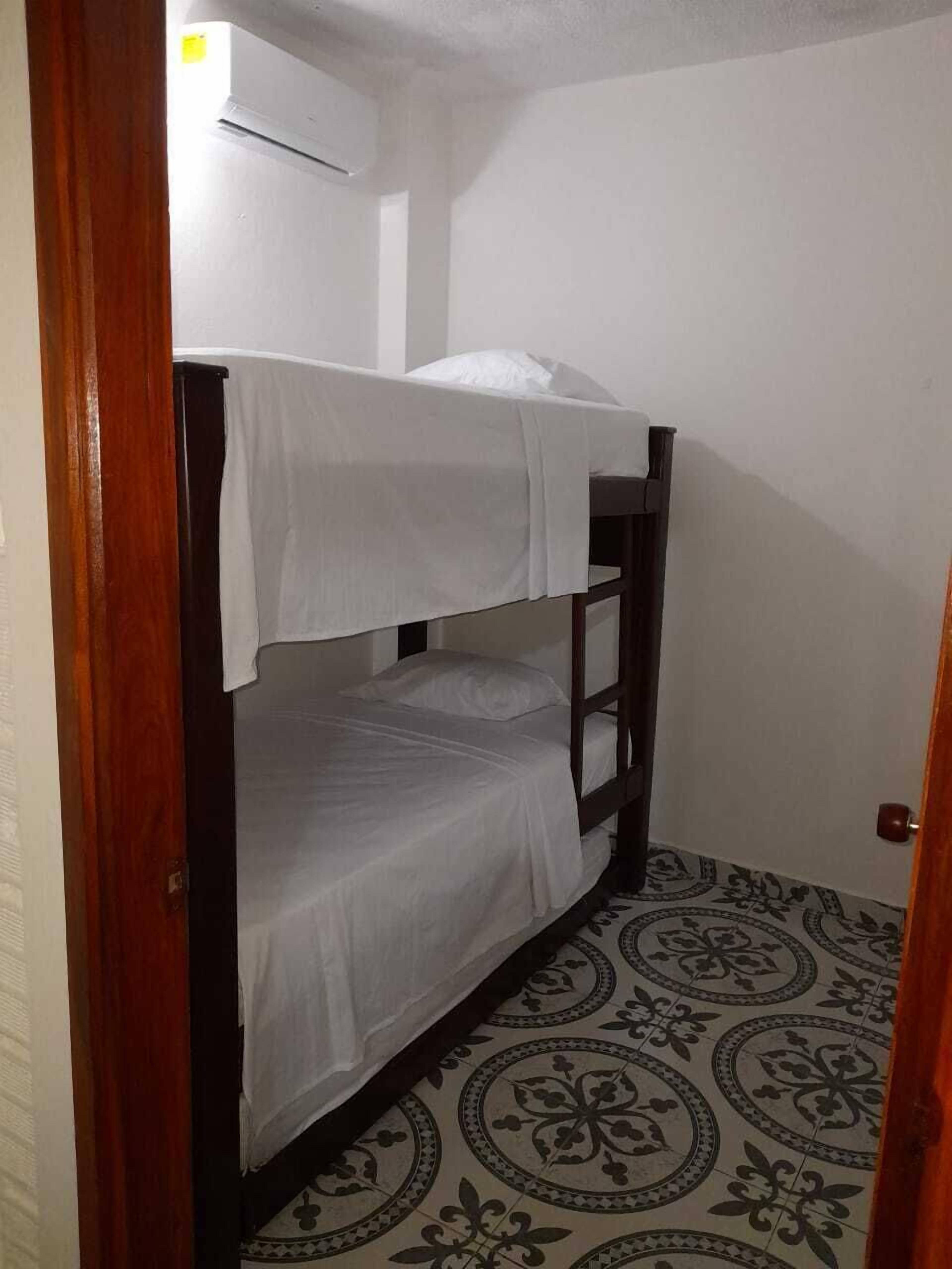 3 quartos, Wi-Fi de cortesia, roupa de cama