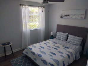 3 slaapkamers, een strijkplank/strijkijzer, gratis wifi, beddengoed