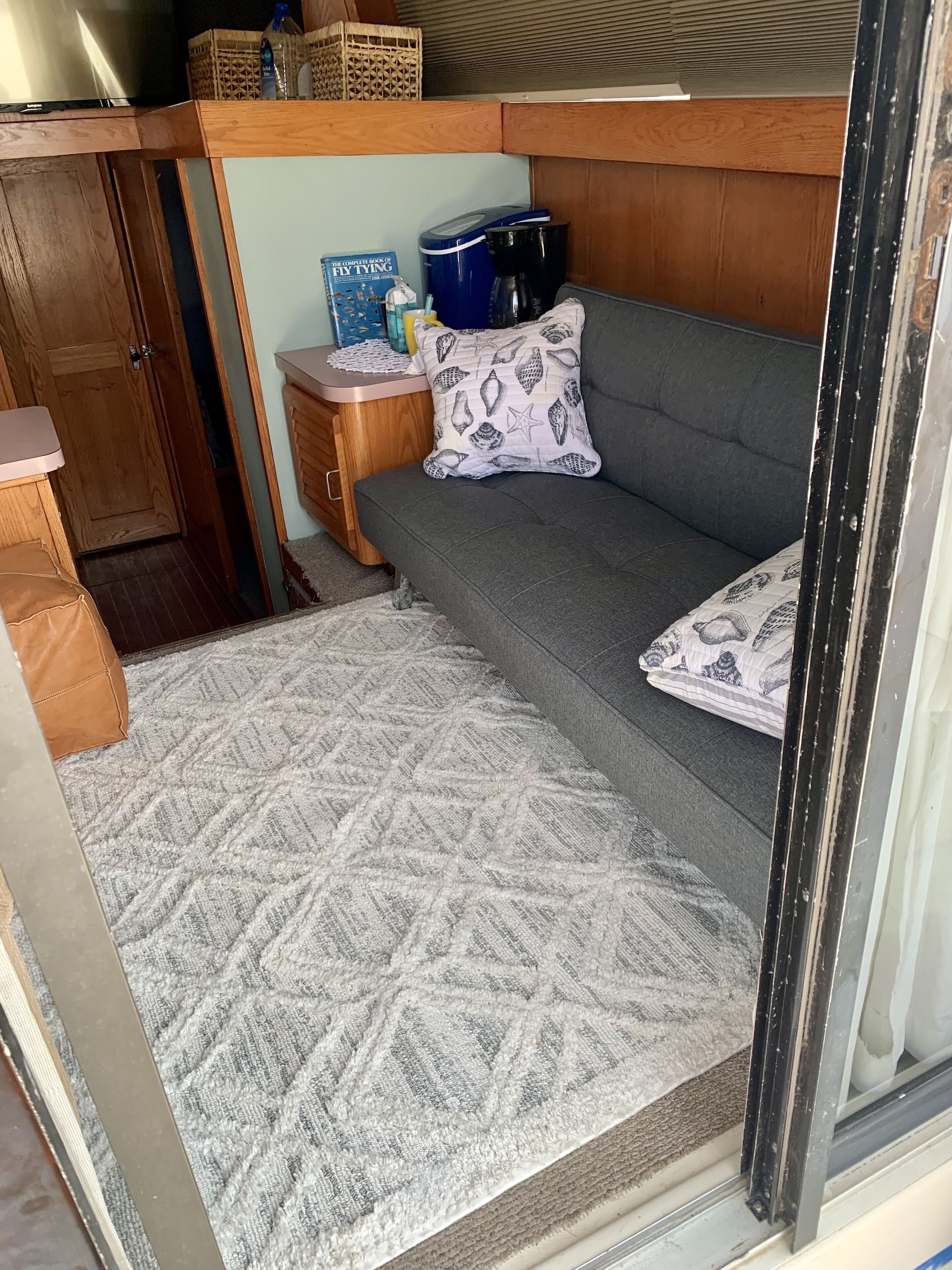 🐠You won’t forget vacation on this 2 bdrm boat less than a mile from Frankfort