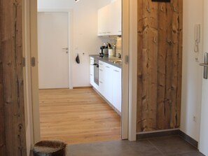 冷蔵庫、オーブン、コンロ、食器洗い機