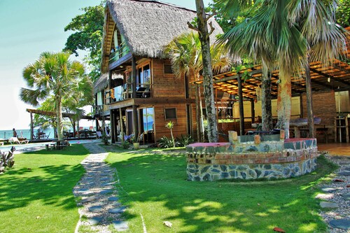 Gorgeous Eco Lodge Boutique Hotel   surf kitesurf yoga next to Encuentro Beach