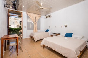 Decoración personalizada, muebles diferentes y escritorio