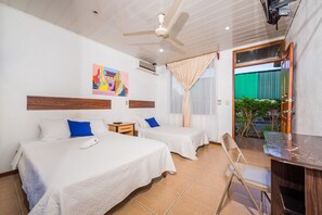 Decoración personalizada, muebles diferentes y escritorio