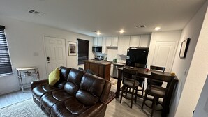 Unclassified image, 3 of 19, button - Lackland-area new cozy 2 bedroom home (San Antonio)