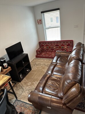 Älytelevisio, videopelejä, kirjoja, musiikkikirjasto