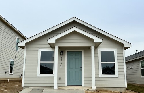 Lackland-area new cozy 2 bedroom home