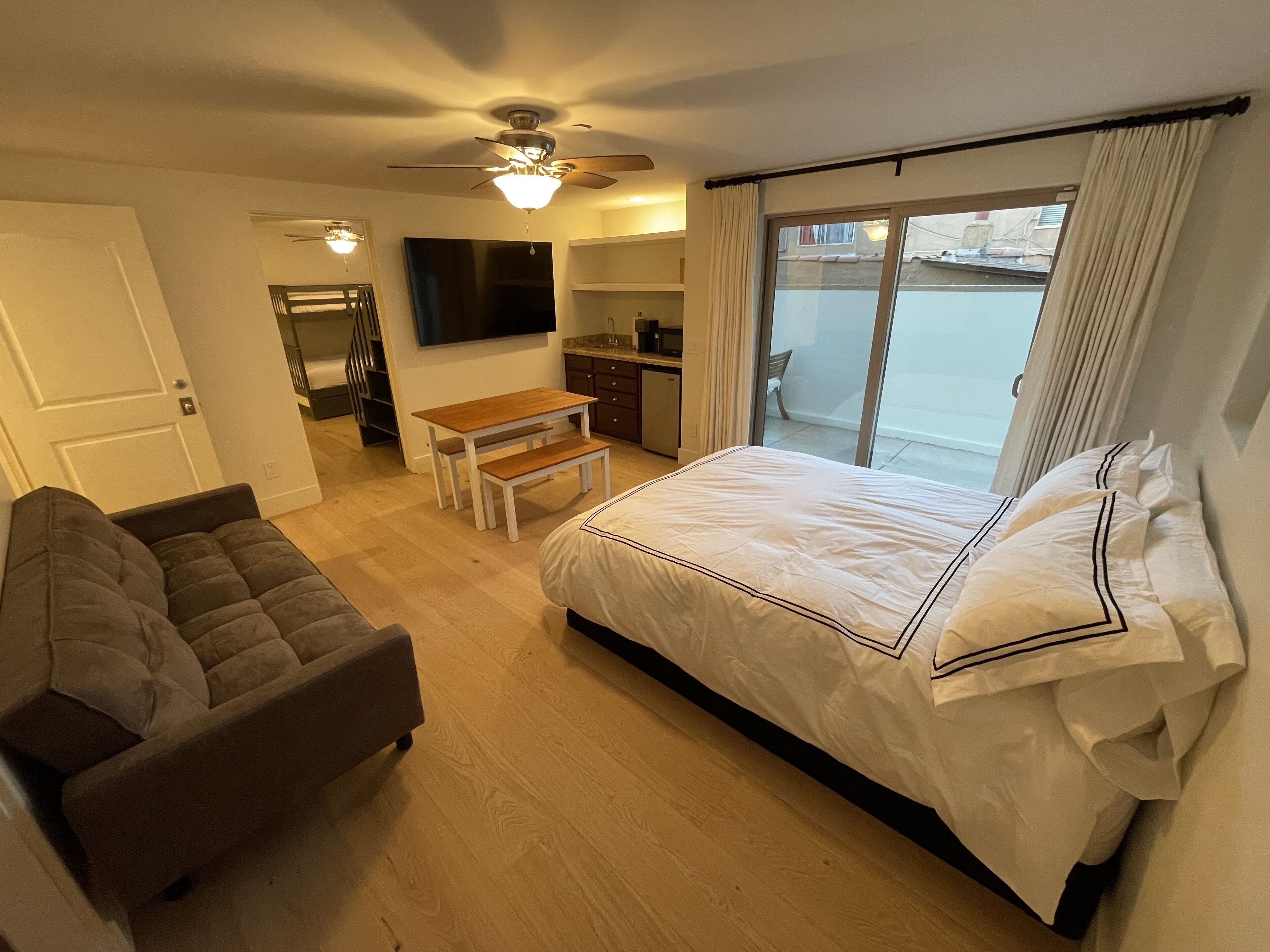 5 bedrooms, desk, free WiFi, bed sheets
