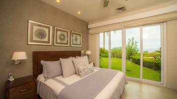 3 dormitorios, tabla de planchar con plancha, cuna de viaje