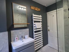 Cottage | Bathroom | Shower - Yewbarrow Cottage (Grange-over-Sands)