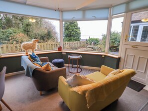 Living area - Yewbarrow Cottage (Grange-over-Sands)