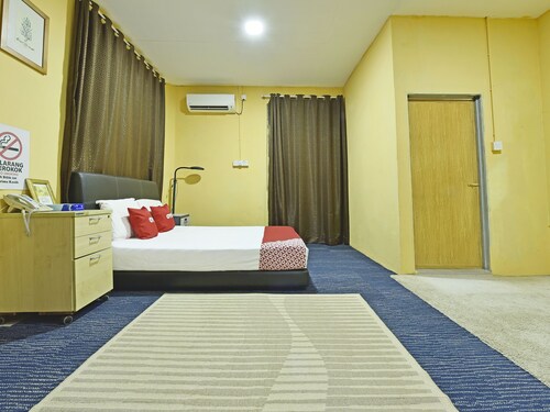 OYO 90535 Wakaf Bharu Inn