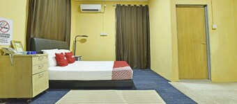 OYO 90535 Wakaf Bharu Inn