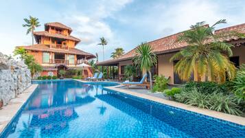 2 bedrooms, Egyptian cotton sheets, premium bedding, memory-foam beds