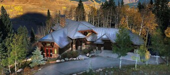 The Gray Fox! Luxury, Hot tub, Sauna, Ski in/out