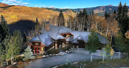 The Gray Fox! Luxury, Hot tub, Sauna, Ski in/out