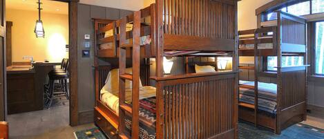 6 bedrooms, desk, iron/ironing board, travel cot