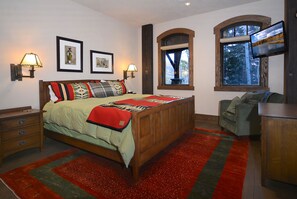 6 bedrooms, iron/ironing board, travel cot, WiFi
