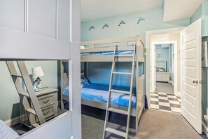 8 bedrooms, internet, bed sheets