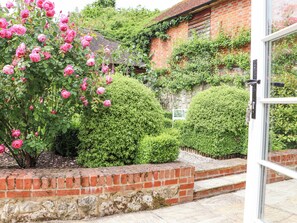 Cottage | Property grounds - Oast Cottage (Maidstone)