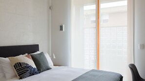 3 bedrooms, desk, iron/ironing board, free WiFi - BOUTIQUE STAYS - Just My Type (Richmond)