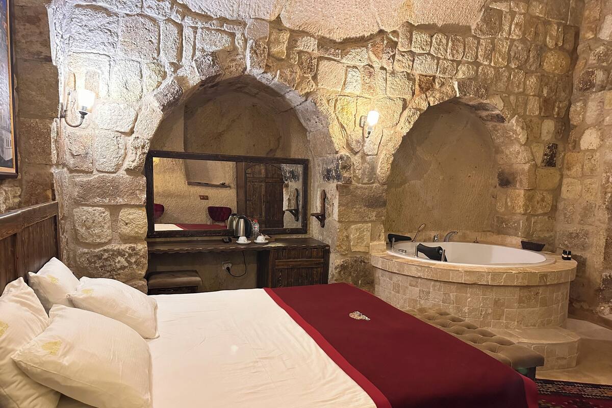 Superior kamer, bubbelbad | Luxe beddengoed, een minibar, individueel gedecoreerd