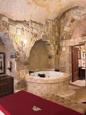 Classic Room, Bathtub | Premium bedding, minibar, individually decorated, laptop workspace - Under Cave Hotel (Ürgüp)