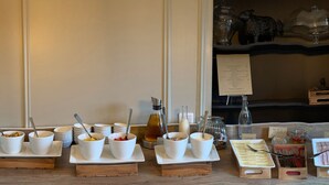 Frokostbuffé hver dag (mot et tillegg)