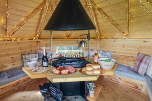 Cottage | Private kitchen | Fridge, dishwasher, electric kettle, toaster - Lake View (Crediton)