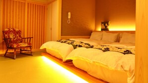 Sakura (Suite) | In-room safe, blackout drapes, WiFi (free), bed sheets