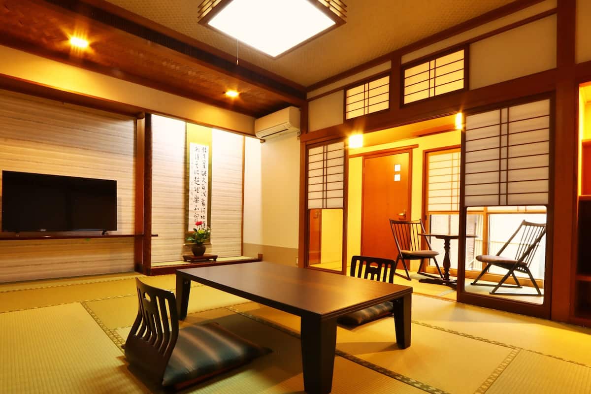 In-room safe, blackout curtains, free WiFi, bed sheets