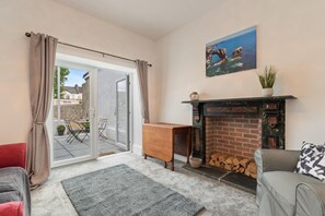 House | 3 bedrooms, WiFi - Falcon House in Pembroke Dock (Pembroke Dock)