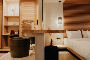 Studio Suite Deluks | Kamar mandi | Perlengkapan mandi gratis, pengering rambut, jubah mandi, dan sandal