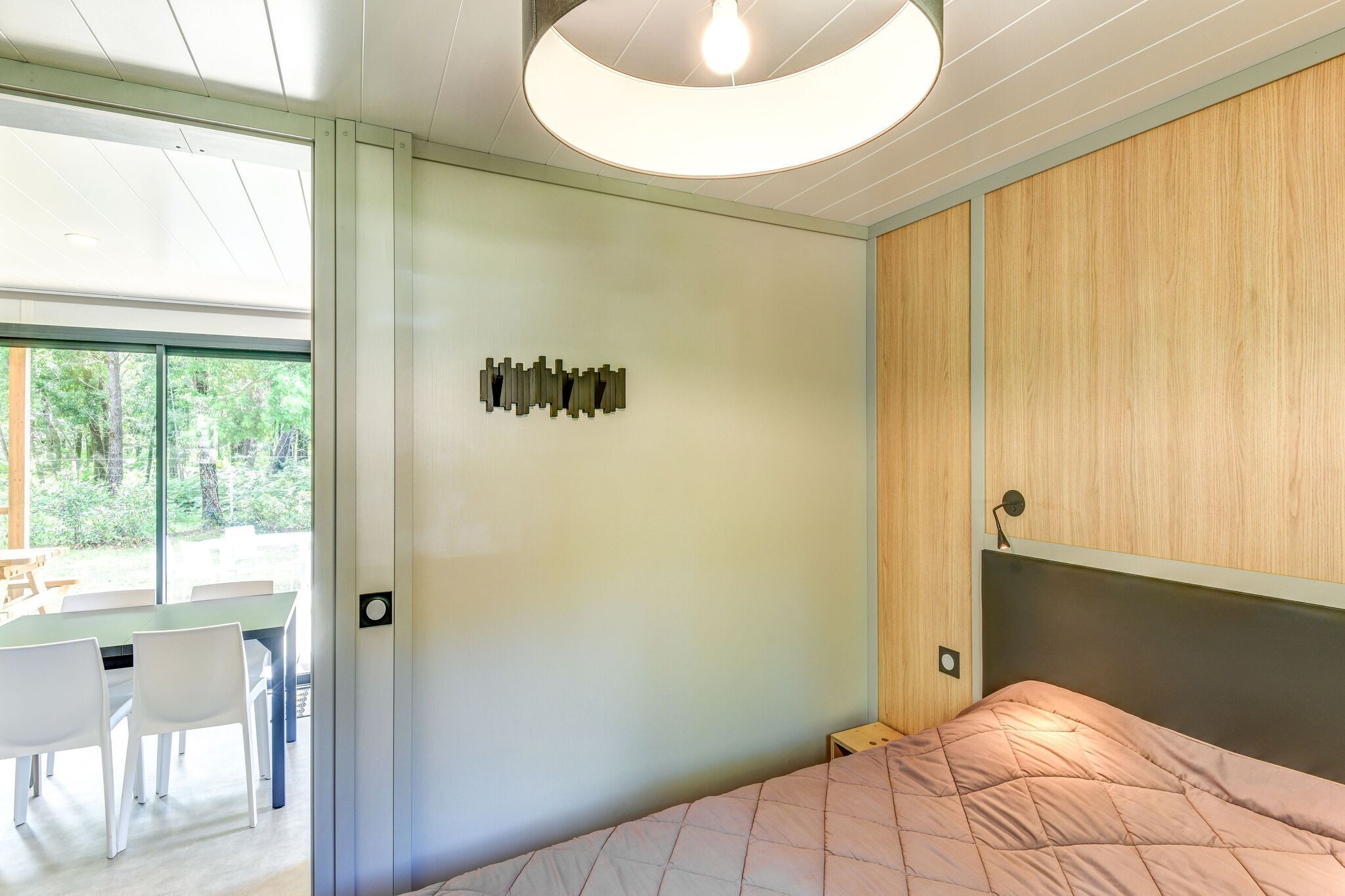 2 多间卧室、免费 WiFi