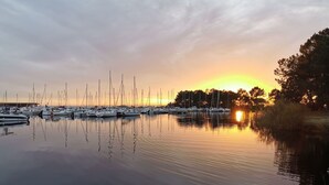 A marina with multiple boats docked at sunset. - Serene Chalet in Hourtin near Lake (Hourtin)