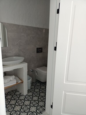 Shower, free toiletries, hair dryer, towels - Bademici Otel (Cesme)