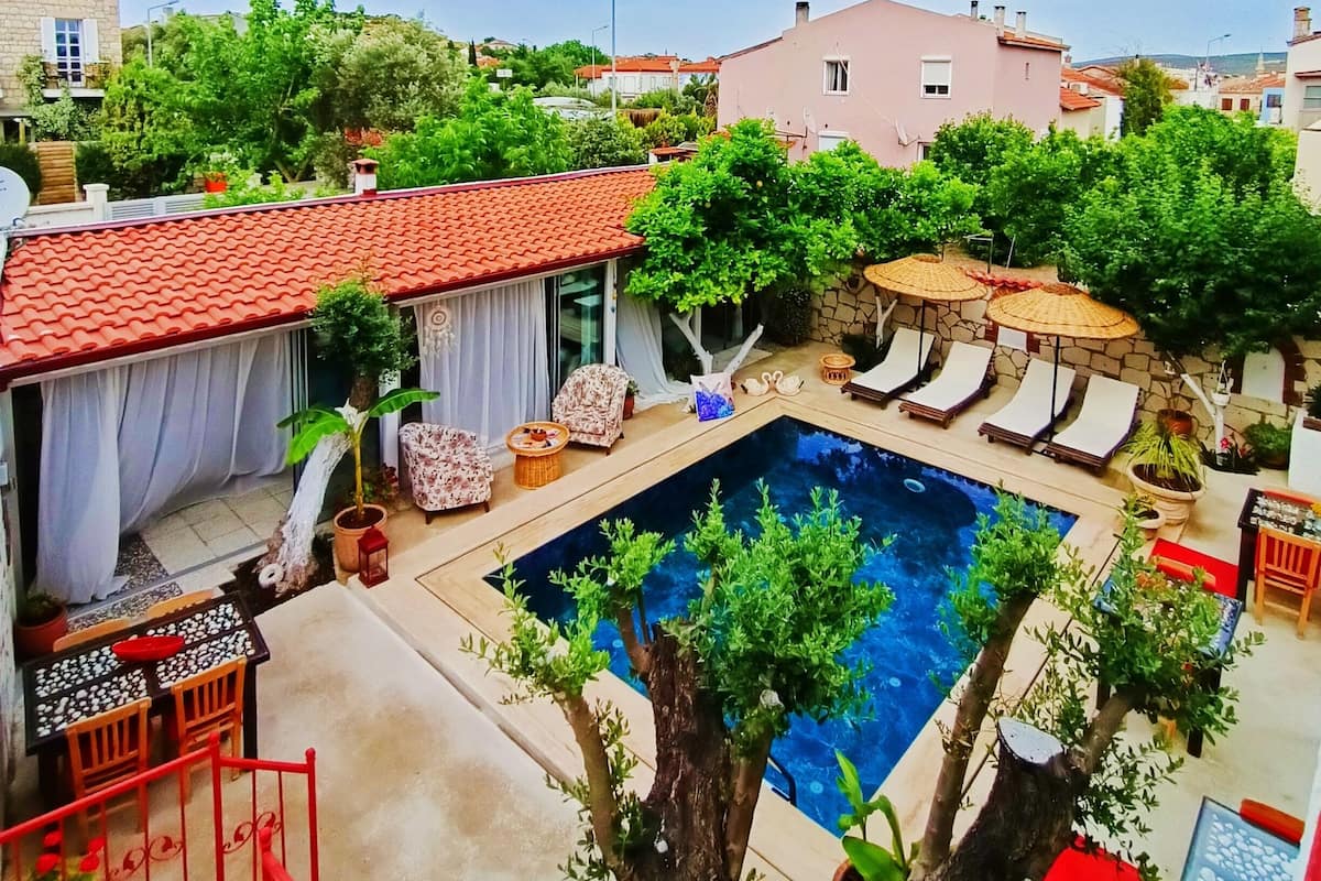 Camera Deluxe, 1 letto queen, vista piscina | Con arredamento individuale, Wi-Fi gratuito, lenzuola