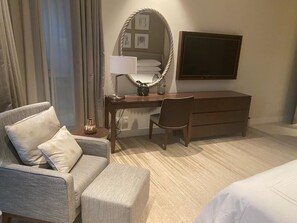 2 عدّة غرف نوم ومكتب ومكواة/لوح كي وواي فاي