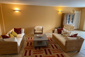 A living room with two sofas, a coffee table, and a cabinet. - Picturesque holiday home with private pool (Seillans)